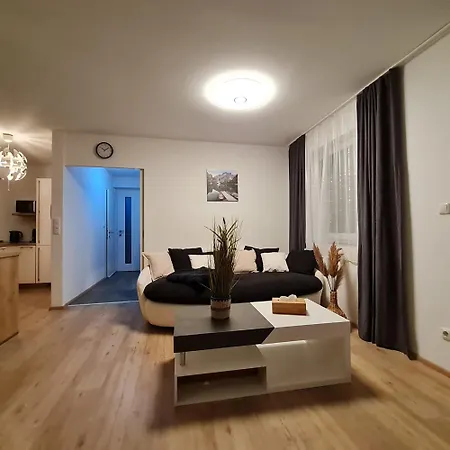 Sarahs Village Apartment *